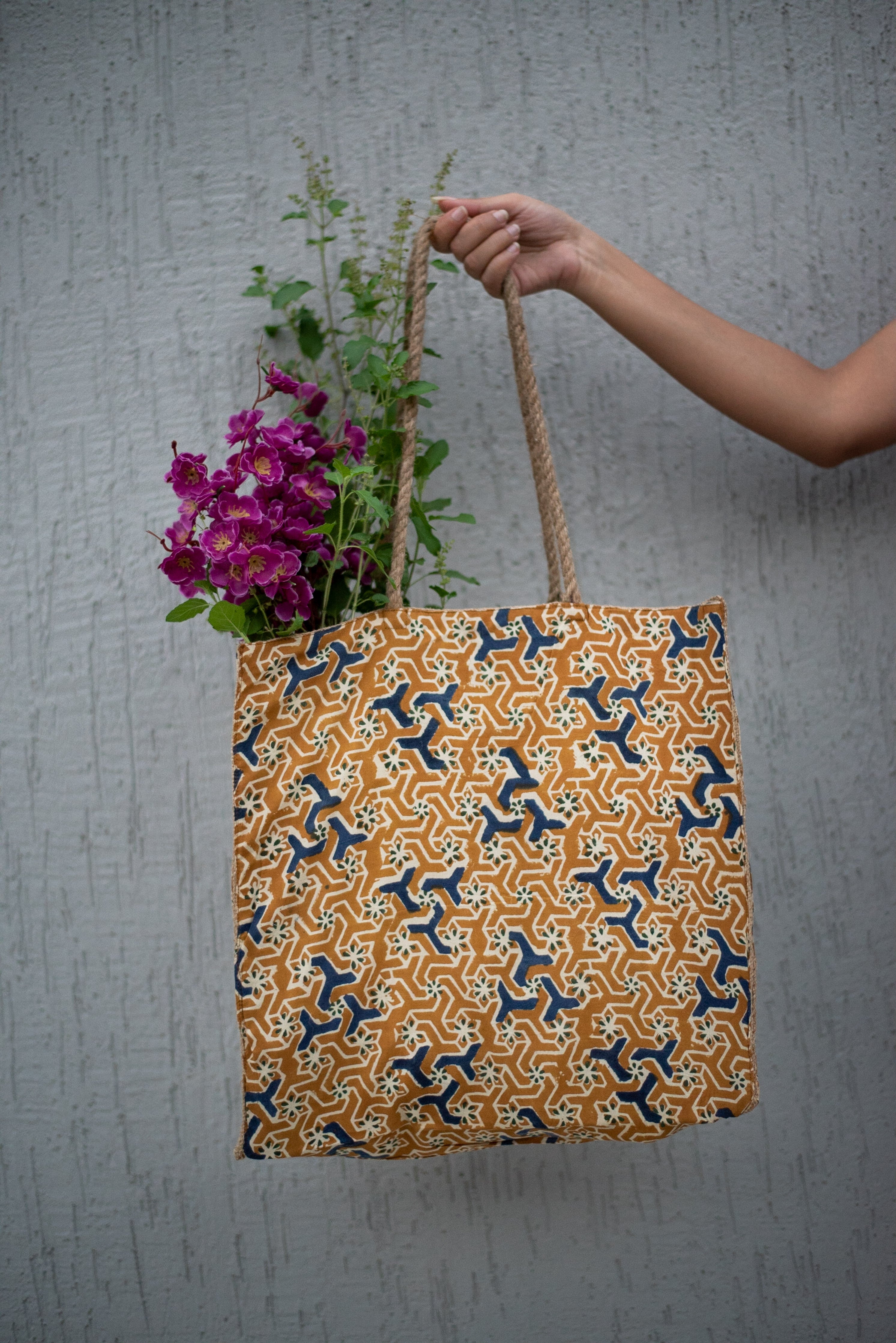 Pu Leather Printed Ladies Designer Hand Bag at Rs 750/piece in Mumbai | ID:  23004565288